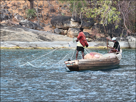 Pescatori sul Lago Malawi<br /><br />♫ Weather Report - This is this - Update.mp3