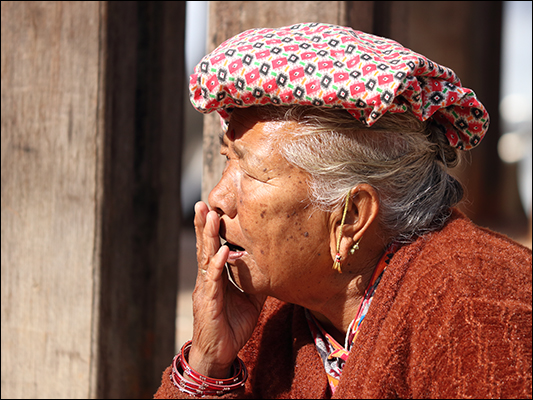 <strong>Tipico orecchino... avvolgente</strong><br /> <br /><em>♫ Lionel Hampton - The best of - Airmail special.mp3</em>