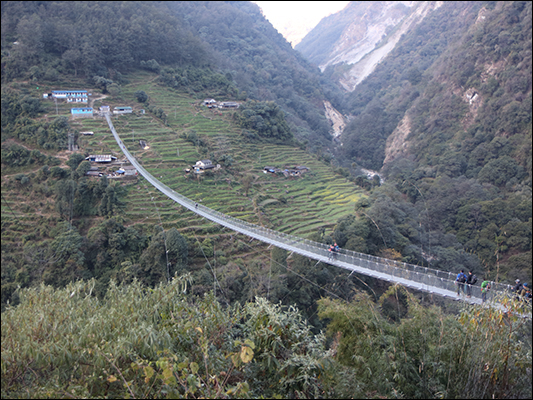 <strong>287 metri di ponte nepalese</strong><br /> <br /><em>♫ Lionel Hampton - Walkman Jazz - Je Ne Sais Pas.mp3</em>