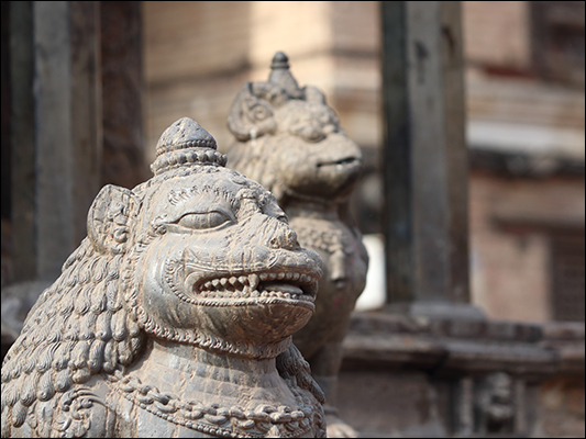 <strong>Leoni di guardia nella Durbar Square di Patan</strong><br /> <br /><em>♫ Lionel Hampton - Walkman Jazz - Flying Home.mp3</em>