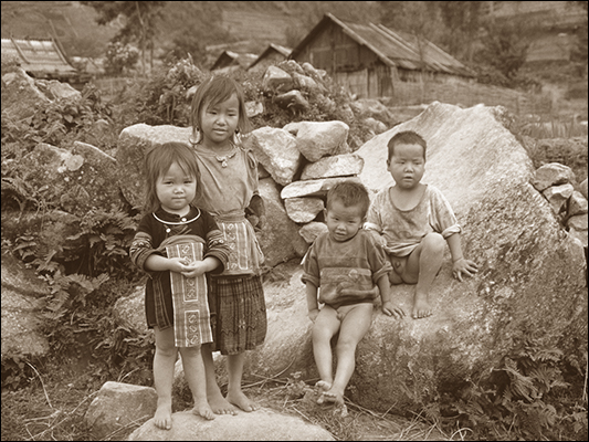 <strong>Figli delle mondine Hmong di Lao Chai</strong><br /> <br /><em>♫ Keit Jarrett - Four Artists - Love No1.mp3</em>