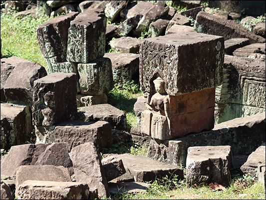 <strong>Avanzi dopo la ricostruzione del Baphuon Temple </strong><br /> <br /><em>♫ Chick Corea & Gary Burton - Children's Song.mp3</em>