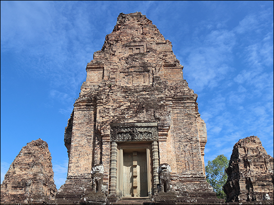 <strong>Una delle torri in cima al Pre Rup Temple </strong><br /> <br /><em>♫ Chick Corea & Gary Burton - Children's Song.mp3</em>