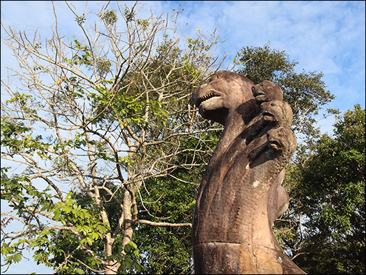 <strong>Testa di Nāga al Preah Vihear </strong><br /> <br /><em>♫ Chick Corea & Gary Burton - Children's Song.mp3</em>