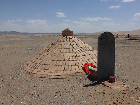 <strong>Tombe... moderne a Wei Jin</strong><br /> <br /><em>♫ Petra Magoni - Musica Nuda 2 - Overtherainbow.mp3</em>