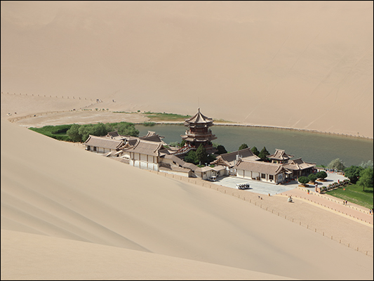 <strong>Yueyaquan - Crescent Lake</strong><br /> <br /><em>♫ Petra Magoni - Musica Nuda 2 - Overtherainbow.mp3</em>