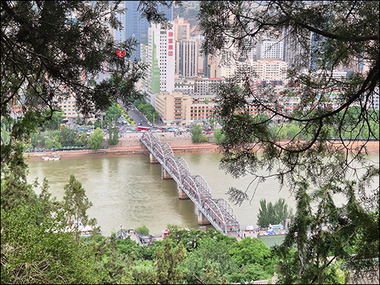 <strong>Zhongshan Bridge, del 1909, sul Fiume Giallo</strong><br /> <br /><em>♫ Petra Magoni - Musica Nuda 2 - Overtherainbow.mp3</em>