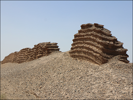 <strong>Inizio della Grande Muraglia</strong><br /> <br /><em>♫ Petra Magoni - Musica Nuda 2 - Overtherainbow.mp3</em>