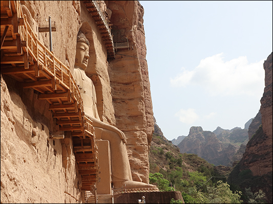 <strong>Gigantesco Buddha del futuro nelle grotte del Tempio Bingling</strong><br /> <br /><em>♫ Petra Magoni - Musica Nuda 2 - Overtherainbow.mp3</em>