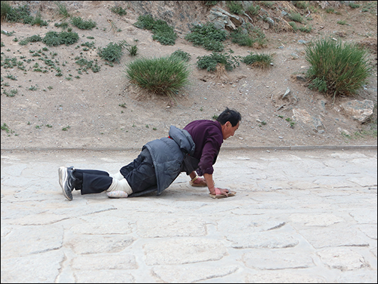 <strong>Un fedele a Labrang</strong><br /> <br /><em>♫ Petra Magoni - Musica Nuda 2 - Overtherainbow.mp3</em>