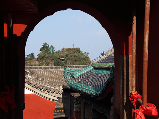 <strong>Scorcio sul Wu Tang Shan</strong><br /> <br /><em>♫ Petra Magoni - Musica Nuda 2 - Overtherainbow.mp3</em>