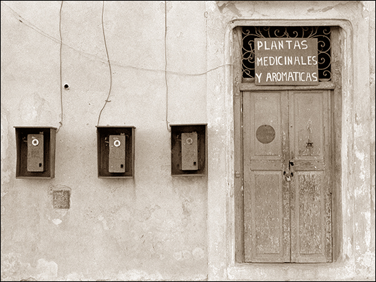 <strong>Non solo telefono pubblico...</strong><br /> <br /><em>♫ Polo Montañez - Guajiro Natural - Quien Será.mp3</em>