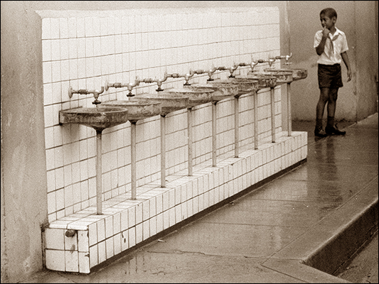 <strong>Abbeveratoio... scolastico</strong><br /> <br /><em>♫ Polo Montañez - Guajiro Natural - Quien Será.mp3</em>