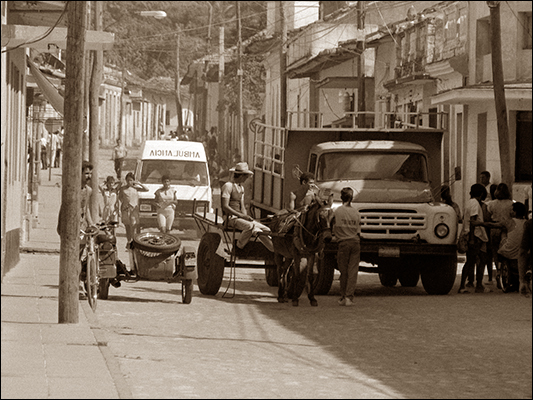 <strong>Centro di Trinidad...</strong><br /> <br /><em>♫ Polo Montañez - Guajiro Natural - Quien Será.mp3</em>