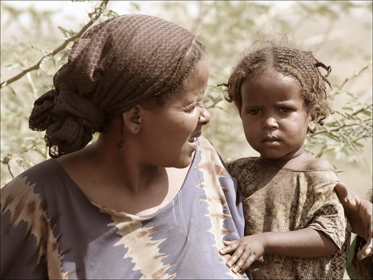 <strong>Mamma e figlia Afar</strong><br /> <br /><em>♫ Di Meola, McLaughlin e de Lucía - Passion, Grace and Fire.mp3</em>