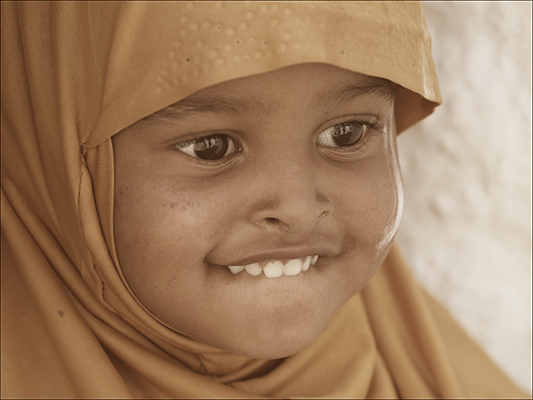 <strong>Bambina contenta a Harar Jugol</strong><br /> <br /><em>♫ Di Meola, McLaughlin e de Lucía - Passion, Grace and Fire.mp3</em>