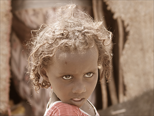 <strong>Piccola di etnia Afar</strong><br /> <br /><em>♫ Di Meola, McLaughlin e de Lucía - Passion, Grace and Fire.mp3</em>