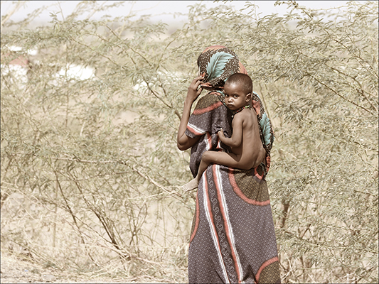 <strong>Bimbo in spalla...</strong><br /> <br /><em>♫ Di Meola, McLaughlin e de Lucía - Passion, Grace and Fire.mp3</em>