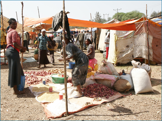 <strong>Mercato sull'altopiano</strong><br /> <br /><em>♫ Petra Magoni - Musica Nuda 2 - Levieennoir.mp3</em>