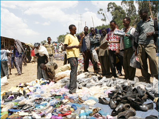 <strong>Scarpamondo...</strong><br /> <br /><em>♫ Petra Magoni - Musica Nuda 2 - Levieennoir.mp3</em>