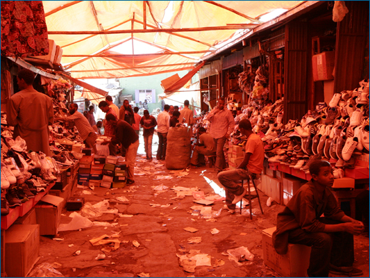 <strong>Scarperia infernale</strong><br /> <br /><em>♫ Petra Magoni - Musica Nuda 2 - Levieennoir.mp3</em>