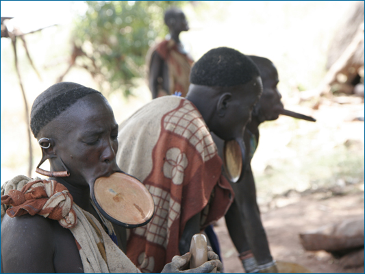 <strong>Kormu - Piattello labiale</strong><br /> <br /><em>♫ Petra Magoni - Musica Nuda 2 - Couleurcafe.mp3</em>