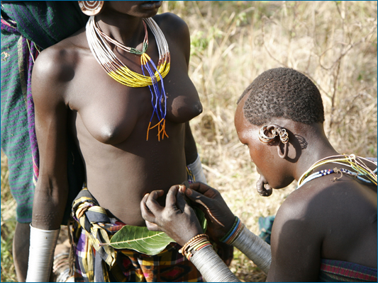 <strong>Kormu - Scarificatrice</strong><br /> <br /><em>♫ Petra Magoni - Musica Nuda 2 - Couleurcafe.mp3</em>