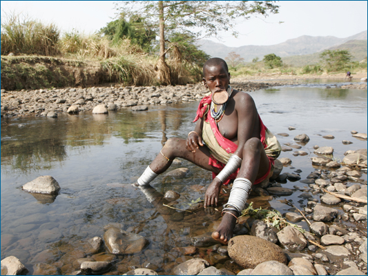 <strong>Fiume Kibish</strong><br /> <br /><em>♫ Petra Magoni - Musica Nuda 2 - Couleurcafe.mp3</em>