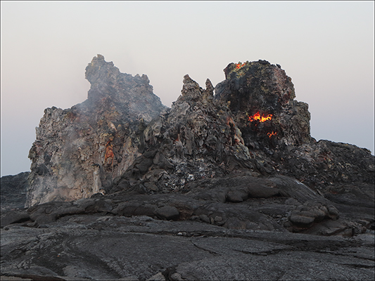 <strong>Nel cratere dell’Erta Ale</strong><br /> <br /><em>♫ Di Meola, McLaughlin e de Lucía - Passion, Grace and Fire - Sichia.mp3</em>