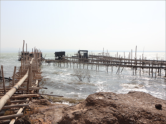 <strong>Pompa dell’acqua dal Lago Afrera per le saline</strong><br /> <br /><em>♫ Di Meola, McLaughlin e de Lucía - Passion, Grace and Fire - Sichia.mp3</em>