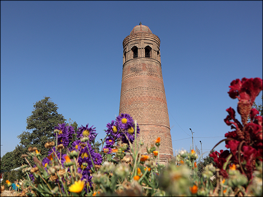 <strong>Minareto Karakhanide di Uzgen</strong><br /> <br /><em>♫ Chick Corea & Gary Burton - Crystal Silence - Arise, Her Eyes.mp3</em>