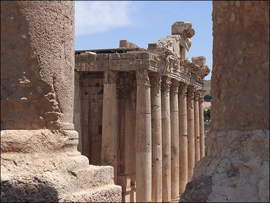<strong>Tempio di Bacco dal Tempio di Giove a Baalbek</strong><br /><br /><em>♫ Chick Corea & Gary Burton - Crystal Silence - Senor Mouse.mp3</em>