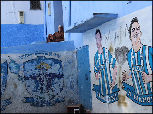 <strong>Un tifoso a Chefchaouen</strong><br /> <br /><em>♫ Moktar Gania & Gnawa Soul - Rabi Lâafou.mp3</em>