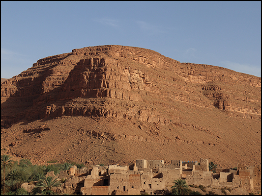 <strong>Ruderi di kasbah alle Gole di Ziz</strong><br /> <br /><em>♫ Moktar Gania & Gnawa Soul - Rabi Lâafou.mp3</em>