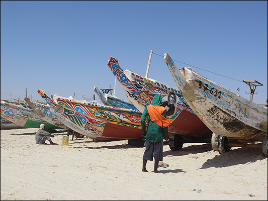 <strong>Barche... ormeggiate a Nouakchott</strong><br /> <br /><em>♫ Levieennoir.mp3</em>