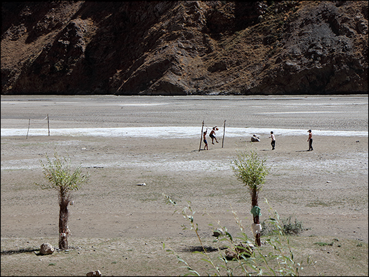 <strong>Beach volley in riva al Bartang... river</strong><br /> <br /><em>♫ Chick Corea & Gary Burton - Crystal Silence - Crystal Silence.mp3</em>