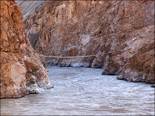 <strong>Pazzesco ponte sospeso su un’affluente del Bartang river</strong><br /> <br /><em>♫ Chick Corea & Gary Burton - Crystal Silence - Children's Song.mp3</em>