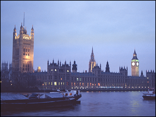 <strong>Londra 1995</strong><br /> <br /><em>♫ Petra Magoni - Musica Nuda 2 - levieennoir.mp3</em>